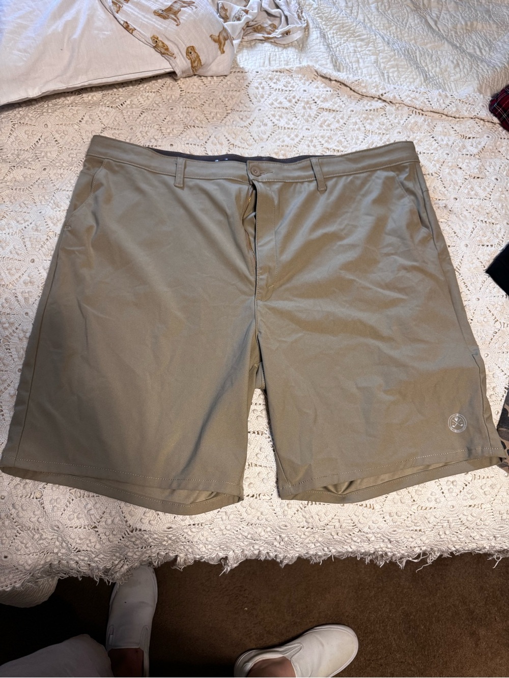 Signature by Levi Strauss Men's Khaki Green Hybrid Shorts